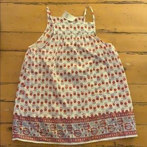 Gap woman’s top white blue and red brand new